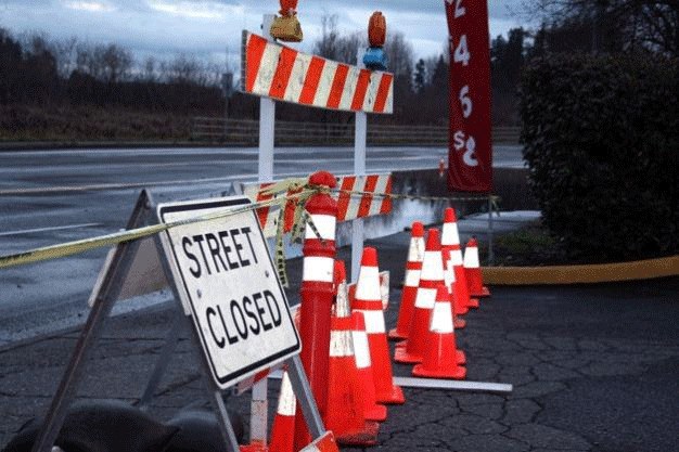 Southbound lane of Totem Lake Boulevard is closed.