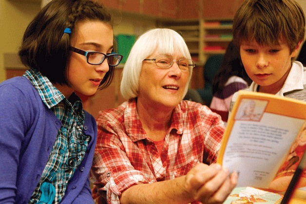 Juanita Elementary School librarian Claudia Adams (center)