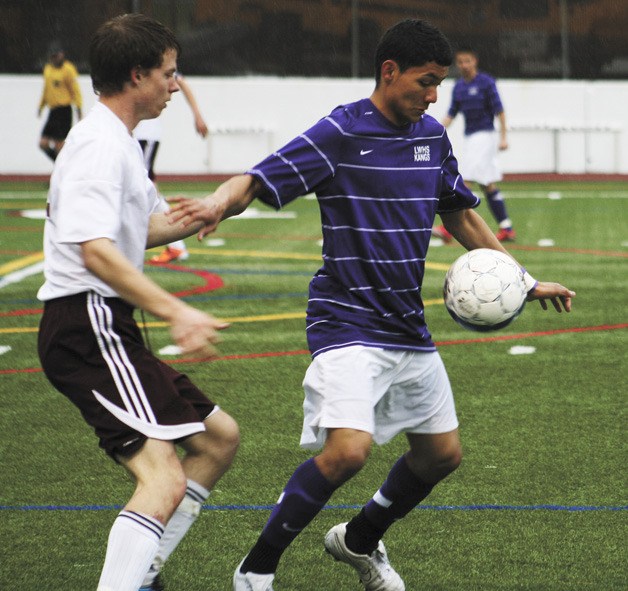 Lake Washington's Merlin Granados controls the ball against Mercer Island during the Kangs 1-0 playoff win over the Islanders.