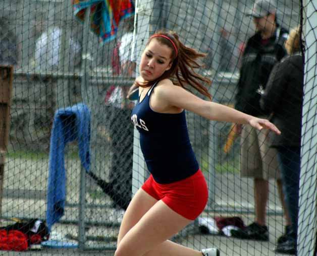 Juanita sophomore Sydney Gildersleeve throws a discus during the track meet at Juanita High School on Thursday. Gildersleeve came in second place.