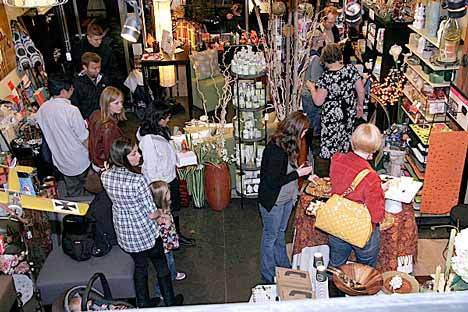 An event benefiting Seattle’s Rosehedge organization  was held at Simplicity Décor in Kirkland