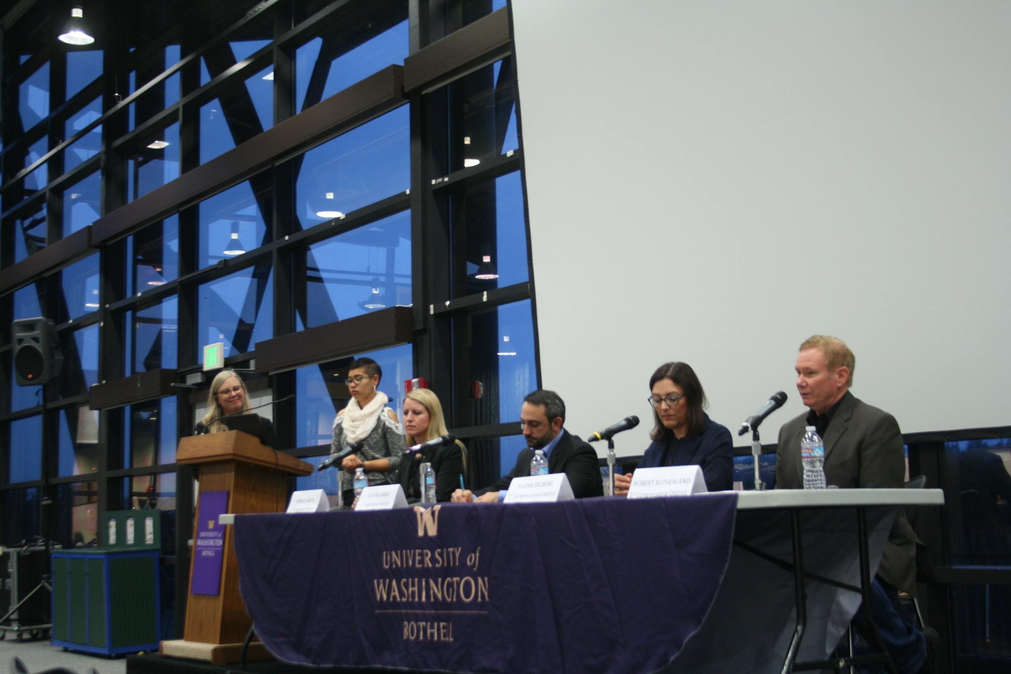 UW Bothell hosts forum on education for 1st District candidates